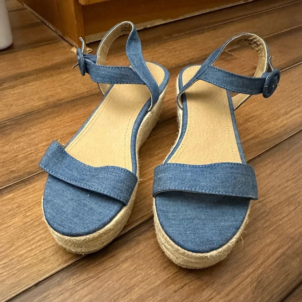 WORN ONCE Loft Denim Blue Women's Sandals Size 8 - Picture 1 of 4